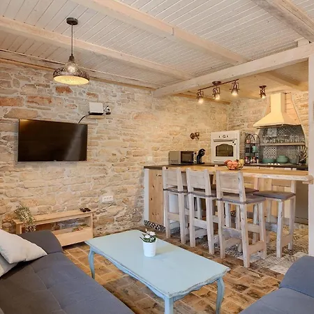 Cozy In With 2 Bedrooms Holiday home
