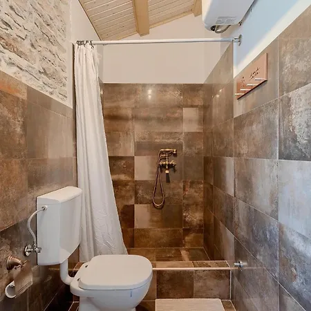 Cozy In With 2 Bedrooms Holiday home Pula