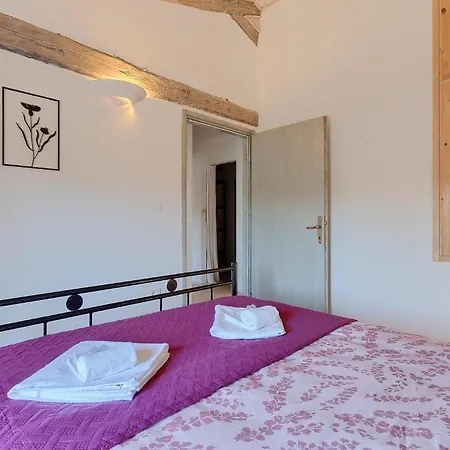 Holiday home Cozy In With 2 Bedrooms Pula